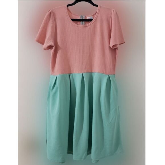 Lularoe Plus Size Dress Sz 3x w/ Pockets - Picture 2 of 6